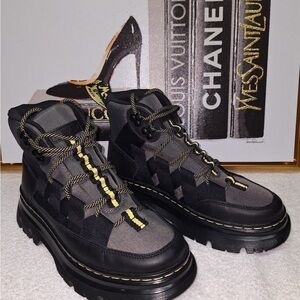 Dr. Martens Boury Unisex Leather Boots Black &Grey NWOT Loops split W US 7 M US6